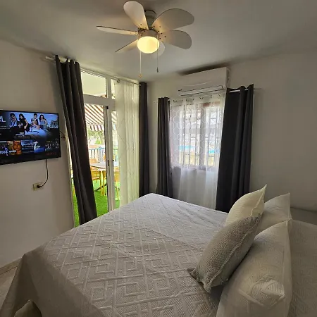 Fayser 108 Beachfront With Direct Pool Access From Terrace アパート *